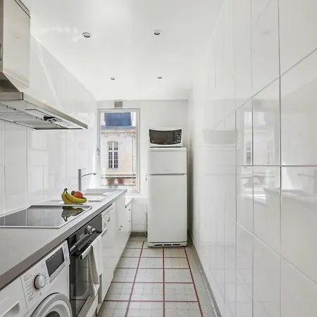 Trocadero & Arc De Triomphe - 1br With Balcony