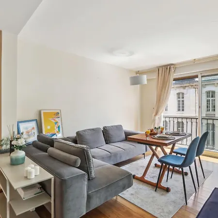 Trocadero & Arc De Triomphe - 1br With Balcony Appartamento Parigi